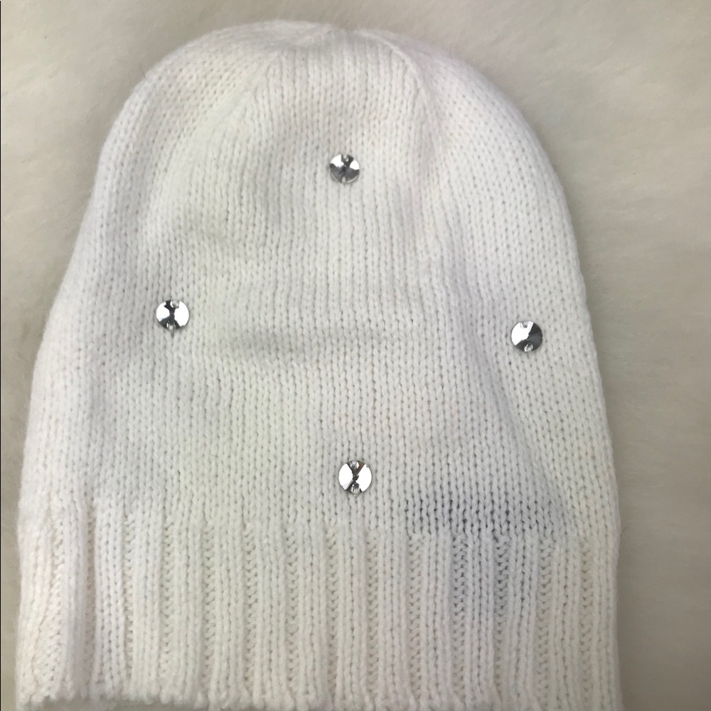 Victoria’s Secret bejeweled beanie 👙